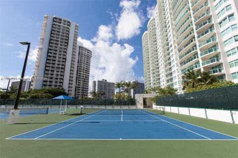 Condo in Aventura, Florida, 2 bedrooms  № 1210040 - photo 25