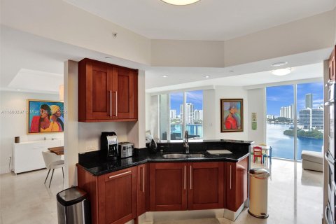 Condo in Aventura, Florida, 3 bedrooms  № 1210071 - photo 7