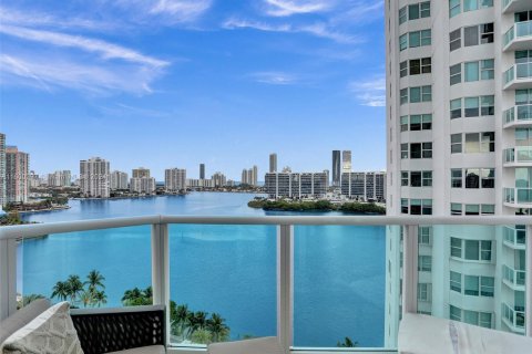 Condo in Aventura, Florida, 3 bedrooms  № 1210071 - photo 14