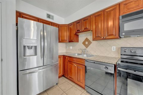 Copropriété à vendre à Orlando, Floride: 2 chambres, 100.15 m2 № 1380812 - photo 13