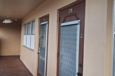 Condominio en venta en Sunrise, Florida, 1 dormitorio, 54.81 m2 № 1076220 - foto 1