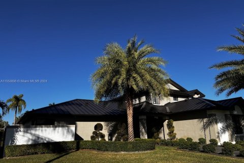Купить виллу или дом в Пемброк-Пайнс, Флорида 4 спальни, № 1074247 - фото 2