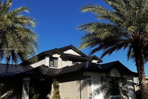Купить виллу или дом в Пемброк-Пайнс, Флорида 4 спальни, № 1074247 - фото 1
