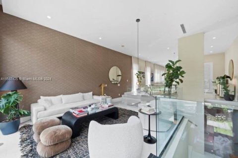 Casa en venta en Miami, Florida, 4 dormitorios, 282.42 m2 № 1402599 - foto 12