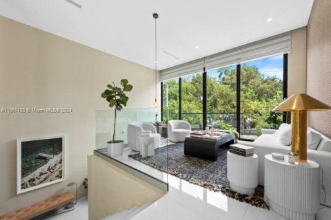 Casa en venta en Miami, Florida, 4 dormitorios, 282.42 m2 № 1402599 - foto 22