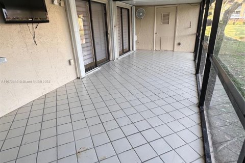 Townhouse in Hialeah, Florida 2 bedrooms, 146.97 sq.m. № 1402601 - photo 24