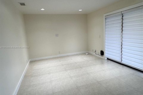 Townhouse in Hialeah, Florida 2 bedrooms, 146.97 sq.m. № 1402601 - photo 13