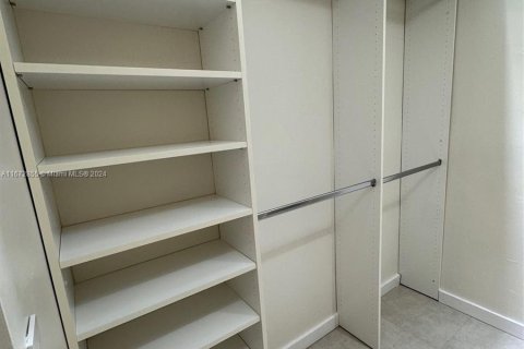 Touwnhouse à vendre à Hialeah, Floride: 2 chambres, 146.97 m2 № 1402601 - photo 14