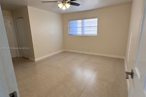 Townhouse in Hialeah, Florida 2 bedrooms, 146.97 sq.m. № 1402601 - photo 12