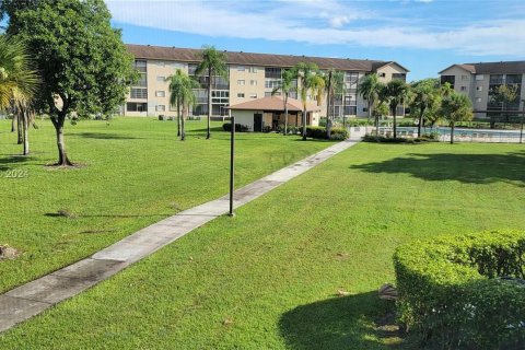 Condominio en venta en Pembroke Pines, Florida, 2 dormitorios, 120.77 m2 № 1402600 - foto 20