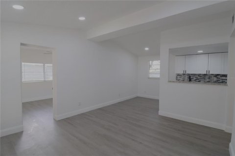 Casa en venta en Tampa, Florida, 3 dormitorios, 104.05 m2 № 1339224 - foto 3