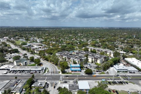 Propiedad comercial en venta en Miami, Florida № 1074469 - foto 9