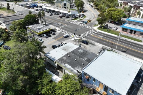 Propiedad comercial en venta en Miami, Florida № 1074469 - foto 3