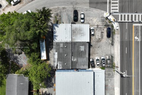 Propiedad comercial en venta en Miami, Florida № 1074469 - foto 6