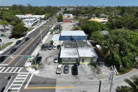 Propiedad comercial en venta en Miami, Florida № 1074469 - foto 7