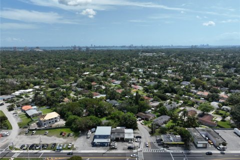 Propiedad comercial en venta en Miami, Florida № 1074469 - foto 11