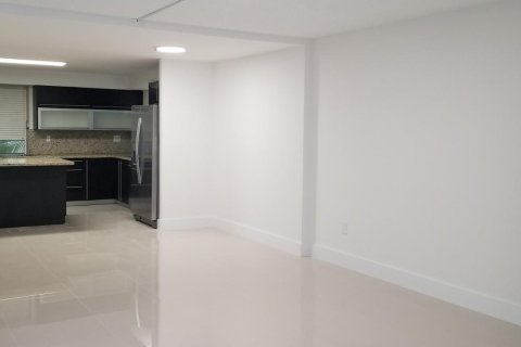 Condo in Aventura, Florida, 2 bedrooms  № 1038098 - photo 12