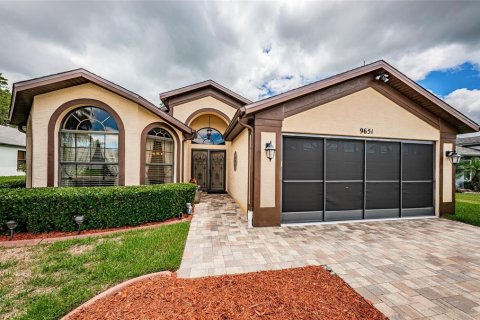 Casa en venta en New Port Richey, Florida, 3 dormitorios, 221.57 m2 № 1246952 - foto 1