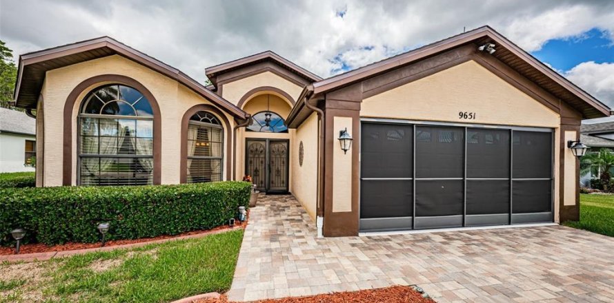 Villa ou maison à New Port Richey, Floride 3 chambres, 221.57 m2 № 1246952