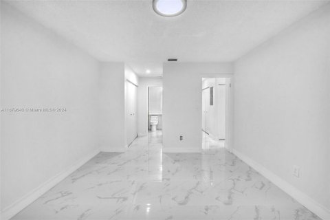 Townhouse in Miami, Florida 2 bedrooms, 95.22 sq.m. № 1409005 - photo 9