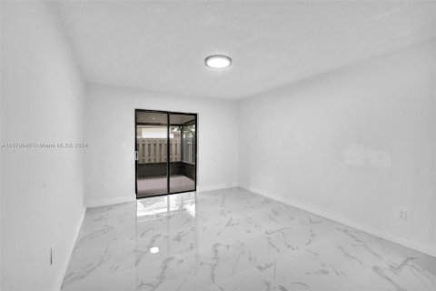 Townhouse in Miami, Florida 2 bedrooms, 95.22 sq.m. № 1409005 - photo 8