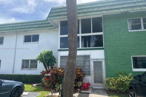 Condo in Lauderhill, Florida, 1 bedroom  № 1309209 - photo 2