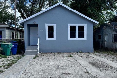 House in Miami, Florida 3 bedrooms, 107.02 sq.m. № 1167957 - photo 6