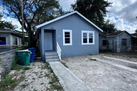 House in Miami, Florida 3 bedrooms, 107.02 sq.m. № 1167957 - photo 1