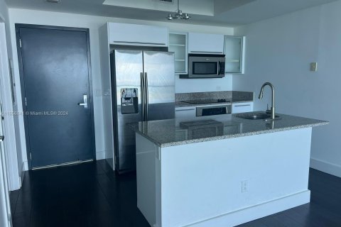 Condominio en alquiler en Miami, Florida, 1 dormitorio, 78.5 m2 № 1357086 - foto 5