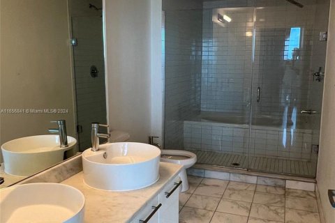 Condominio en alquiler en Miami, Florida, 1 dormitorio, 78.5 m2 № 1357086 - foto 9