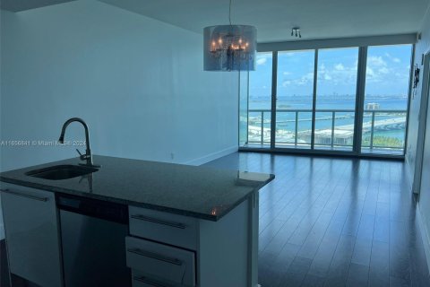 Condo in Miami, Florida, 1 bedroom  № 1357086 - photo 2