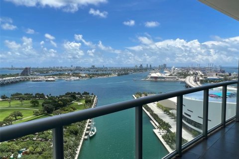 Condo in Miami, Florida, 1 bedroom  № 1357086 - photo 1