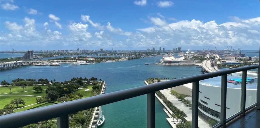 Condominio en Miami, Florida, 1 dormitorio  № 1357086