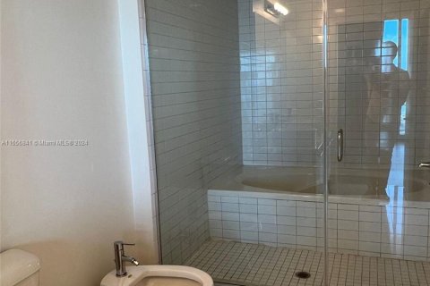 Condo in Miami, Florida, 1 bedroom  № 1357086 - photo 10