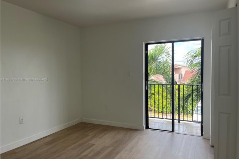 Adosado en alquiler en Hialeah, Florida, 2 dormitorios, 597.92 m2 № 1357037 - foto 13