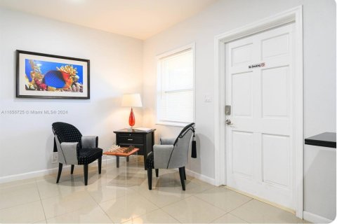 House in Hollywood, Florida 2 bedrooms, 92.9 sq.m. № 1357038 - photo 8