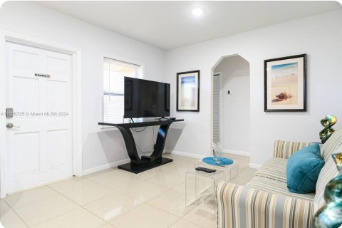 House in Hollywood, Florida 2 bedrooms, 92.9 sq.m. № 1357038 - photo 5