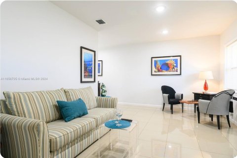 Casa en alquiler en Hollywood, Florida, 2 dormitorios, 92.9 m2 № 1357038 - foto 2