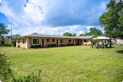 Villa ou maison à louer à Hollywood, Floride: 2 chambres, 92.9 m2 № 1357038 - photo 11