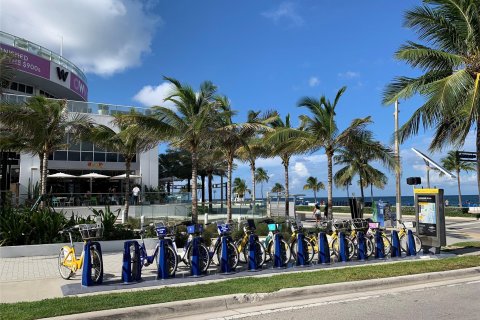 Condo in Fort Lauderdale, Florida, 1 bedroom  № 1040921 - photo 1