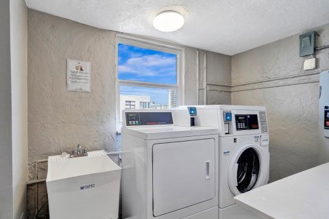 Condo in Fort Lauderdale, Florida, 1 bedroom  № 1040921 - photo 13