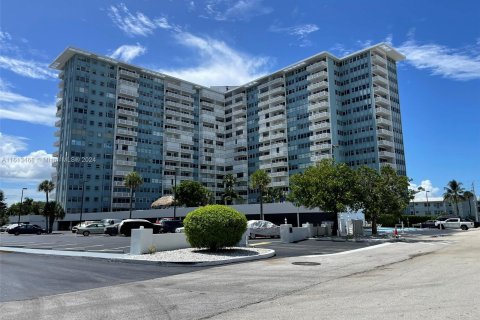 Condo in Fort Lauderdale, Florida, 2 bedrooms  № 1268762 - photo 21