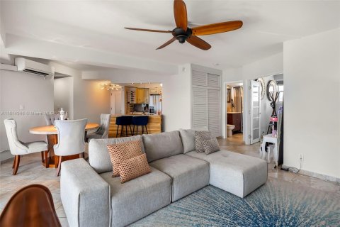 Condo in Fort Lauderdale, Florida, 3 bedrooms  № 1268763 - photo 4