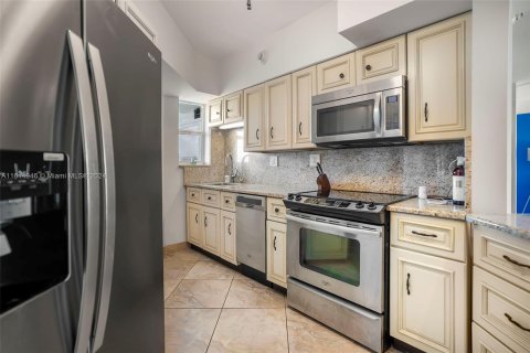 Condo in Fort Lauderdale, Florida, 3 bedrooms  № 1268763 - photo 10