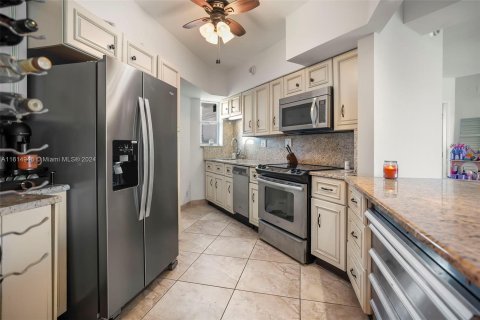 Condo in Fort Lauderdale, Florida, 3 bedrooms  № 1268763 - photo 9