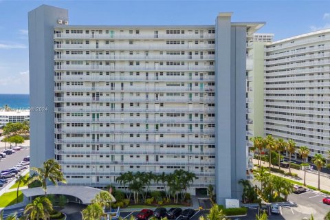 Condo in Fort Lauderdale, Florida, 3 bedrooms  № 1268763 - photo 1