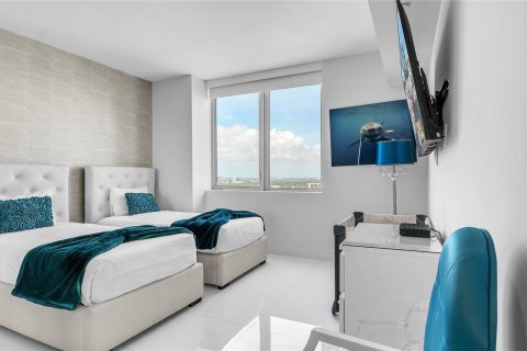 Copropriété à vendre à Hallandale Beach, Floride: 3 chambres, 146.51 m2 № 1043069 - photo 15