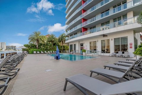 Copropriété à vendre à Hallandale Beach, Floride: 3 chambres, 146.51 m2 № 1043069 - photo 5