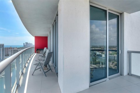 Condo in Hallandale Beach, Florida, 3 bedrooms  № 1043069 - photo 9