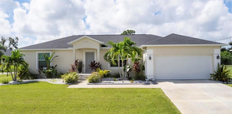 House in Port Charlotte, Florida 3 bedrooms, 148.46 sq.m. № 1346361